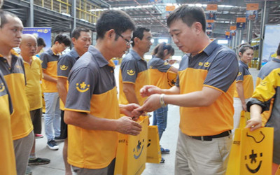 上世紀80至90年代年輕人和農民工進工廠或做泥水工;本世紀10年代主要從事個體工商戶、中介、快遞員和創業等;20年代開始轉入直播和自由職業者&hellip;每個時期隨著中國經濟轉型和技術升級更新,人們的工作就業也隨之轉變?