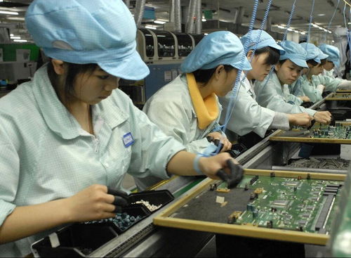 彎腰撿證,是對生活負(fù)責(zé)任的態(tài)度,但工時(shí)廉價(jià)并不代表尊嚴(yán)廉價(jià)