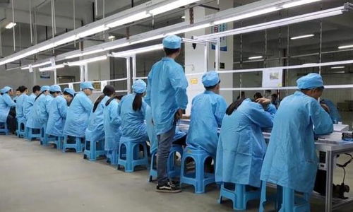 打工小伙進了深圳富士康做臨時工,26元一小時,曾經最高時達到30